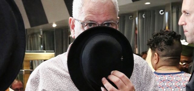 Le fondateur de Ted Baker, Ray Kelvin, démissionne au milieu d’une querelle de câlins