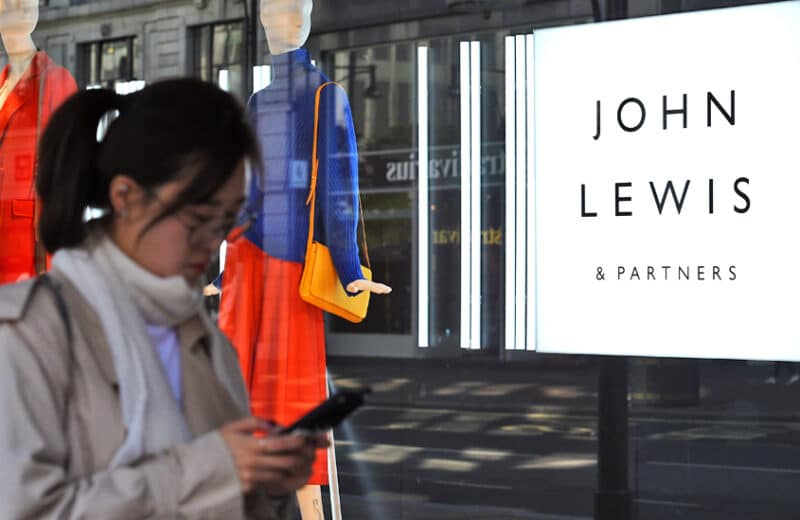 La prime de John Lewis est à son plus bas niveau depuis 1954, alors que les profits chutent.