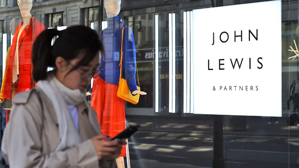 La prime de John Lewis est à son plus bas niveau depuis 1954, alors que les profits chutent.