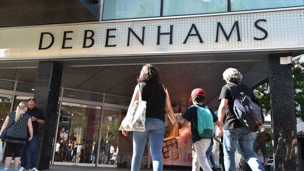 Debenhams en alerte sur les bénéfices alors que les ventes continuent de chuter