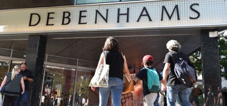 Debenhams en alerte sur les bénéfices alors que les ventes continuent de chuter