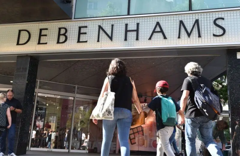 Debenhams en alerte sur les bénéfices alors que les ventes continuent de chuter