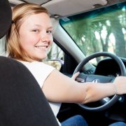 Comment trouver une bonne et fiable voiture pour votre nouveau conducteur adolescent