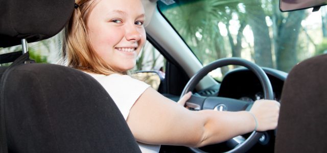 Comment trouver une bonne et fiable voiture pour votre nouveau conducteur adolescent