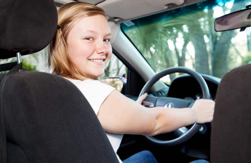 Comment trouver une bonne et fiable voiture pour votre nouveau conducteur adolescent