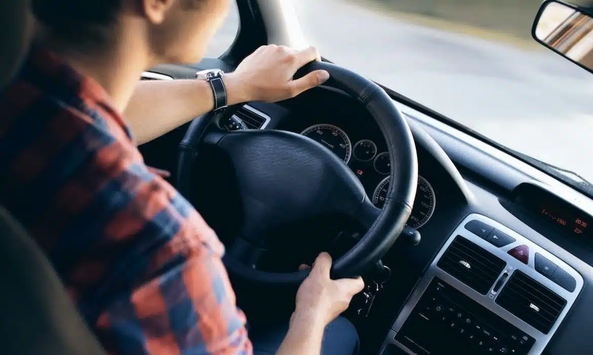 Le guide ultime de la location de voiture pour les jeunes permis