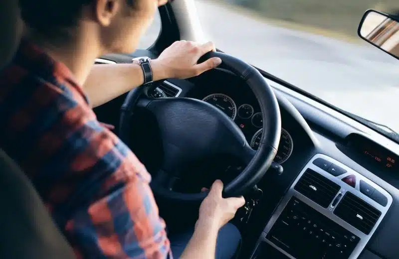 Le guide ultime de la location de voiture pour les jeunes permis