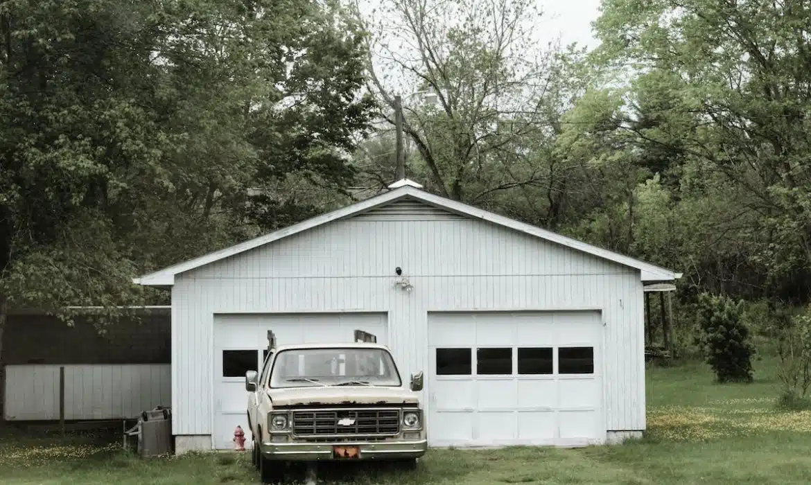 Tout savoir sur le carport bois pour voiture : avantages, choix et installation