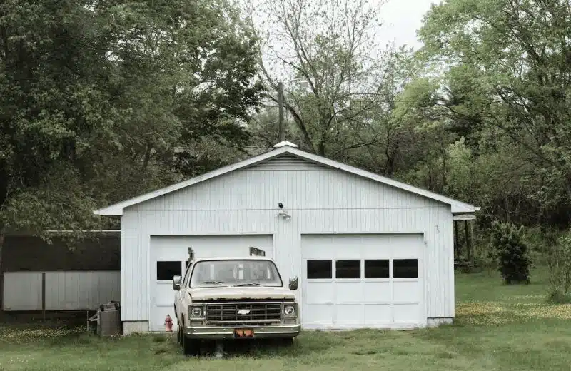 Tout savoir sur le carport bois pour voiture : avantages, choix et installation