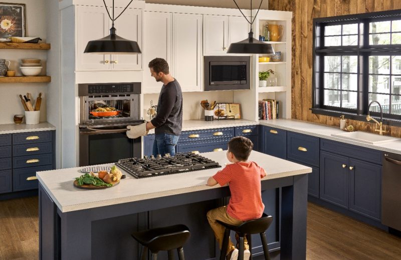 Améliorez votre cuisine et votre cuisine avec le four double mural combiné LG de #BestBuy