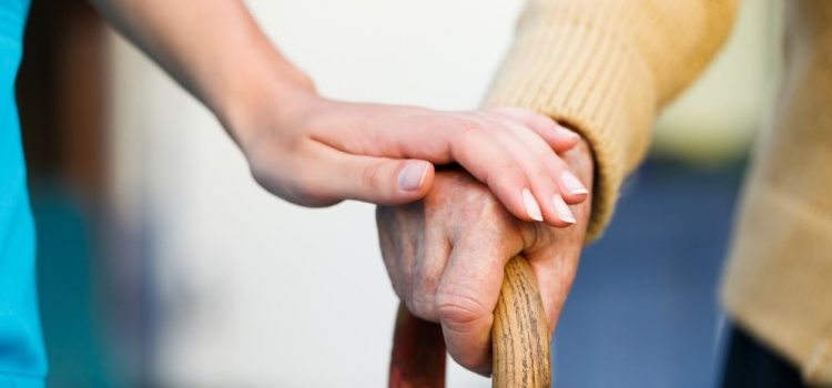 Le coût des soins à donner à vos parents est-il trop élevé ? Lisez ceci !
