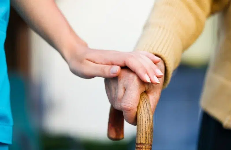 Le coût des soins à donner à vos parents est-il trop élevé ? Lisez ceci !