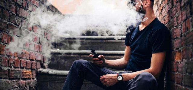 Comment choisir le fumoir de la chaîne de cigarette électronique ?