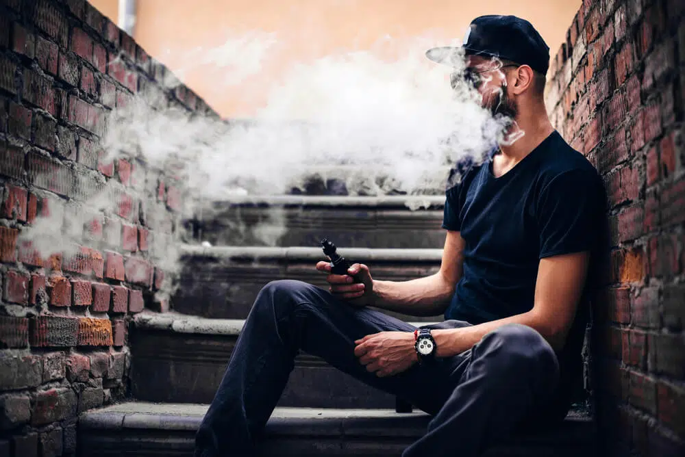 Comment choisir le fumoir de la chaîne de cigarette électronique ?