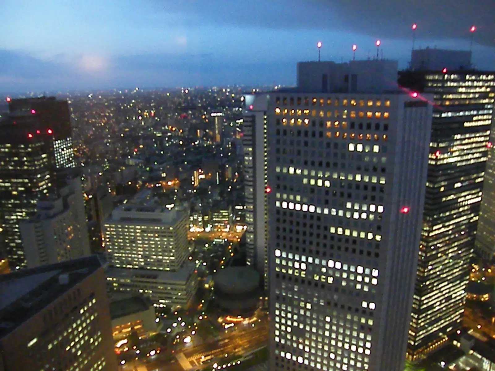 Vue nocturne de la ville de Tokyo