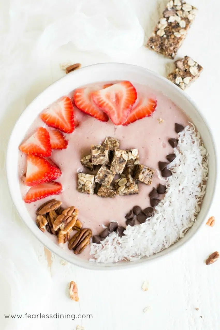 Quick & Easy Strawberry Smoothie Bowl Recipe