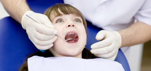 La première fois chez le dentiste : 4 façons de les préparer
