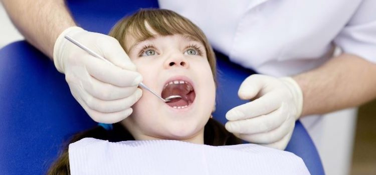 La première fois chez le dentiste : 4 façons de les préparer