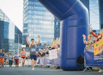 Manque de visibilité sur votre stand : l’arche gonflable pour une stratégie publicitaire gagnante