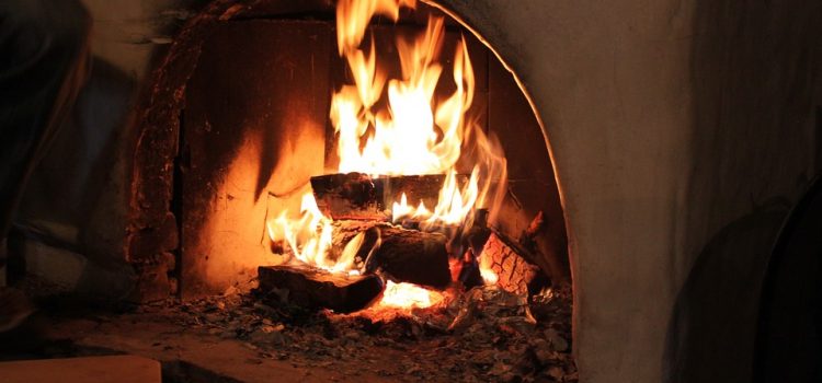 Installation de cheminée : quels avantages en hiver ?