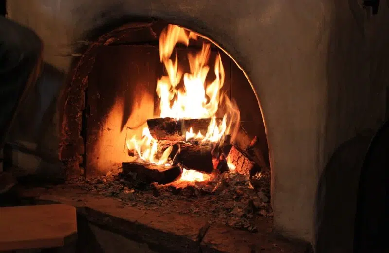 Installation de cheminée : quels avantages en hiver ?