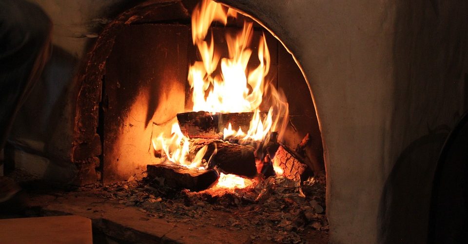 Installation de cheminée : quels avantages en hiver ?
