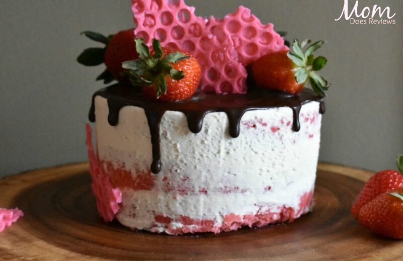 Faites un beau gâteau aux fraises enrobé de chocolat ! #VDaySweets