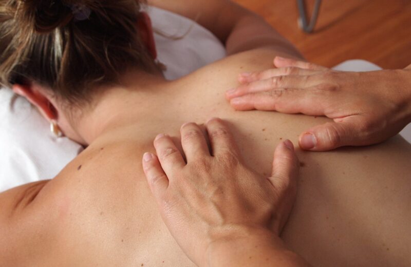 Le massage peut vous aider à surmonter les défis de la perte de poids