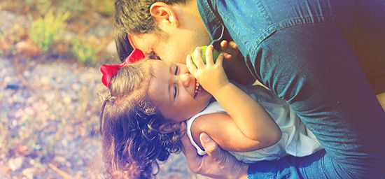 Comment puis-je être une famille d’accueil pour un bébé ?