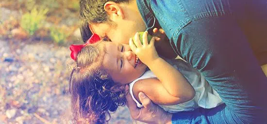 Comment puis-je être une famille d’accueil pour un bébé ?