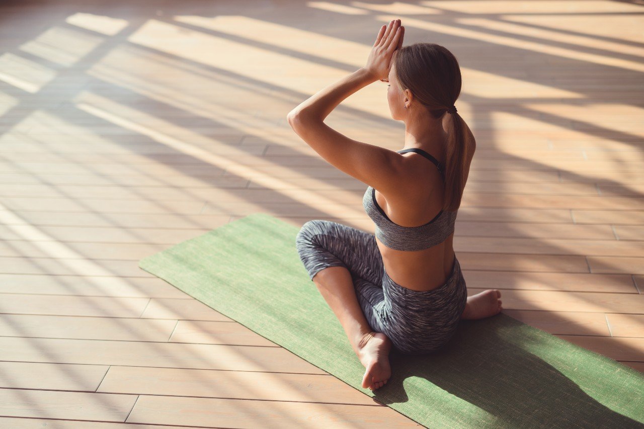 postures de yoga à faire le matin pour bien se réveiller