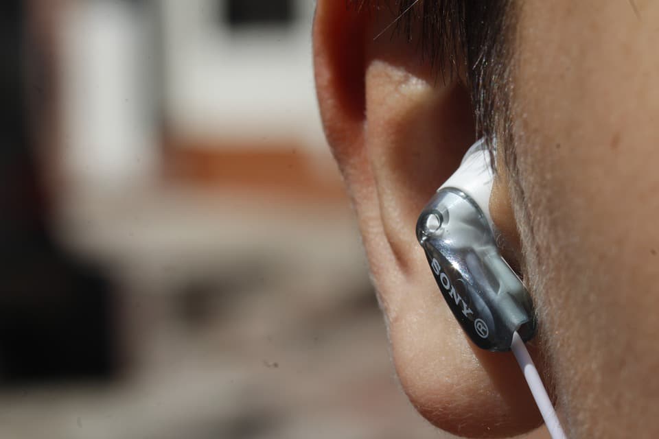 Quand faut-il envisager l’appareillage auditif ? 