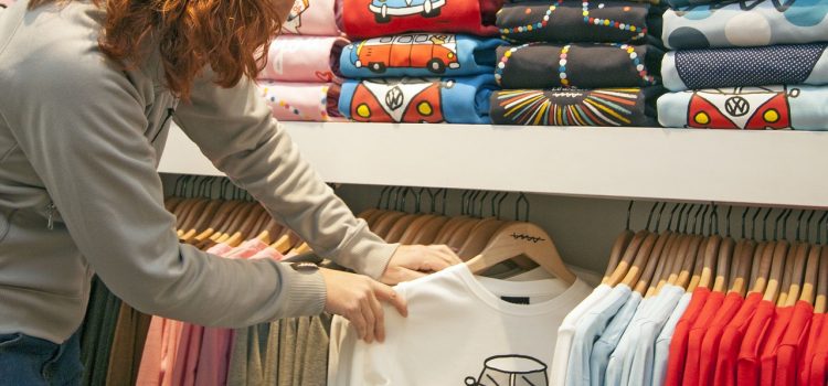 Le Splendide Attrait des T-shirts Graphiques