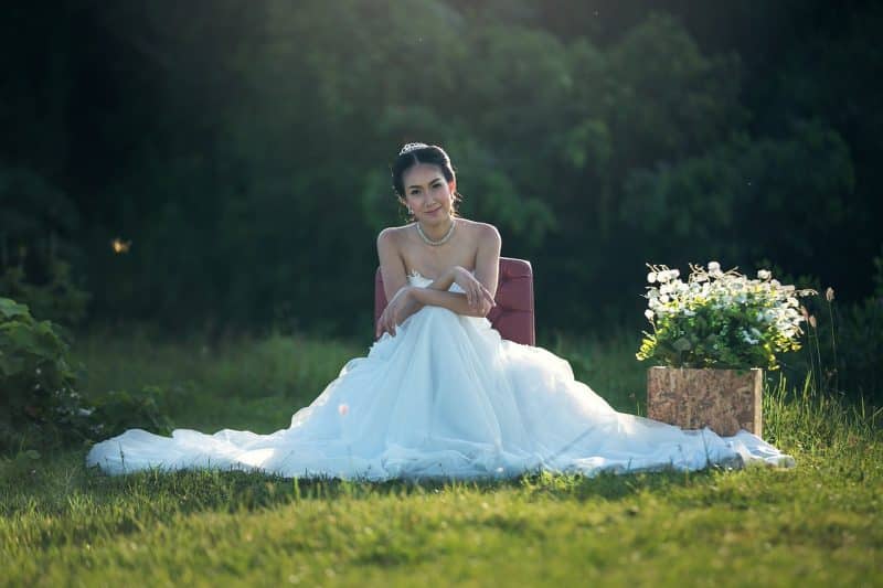 4 Top Things To Consider Before Shopping For The Right Wedding Dress